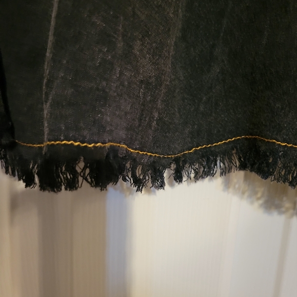 Umgee Button Down Top with fringe hem - Picture 3 of 3